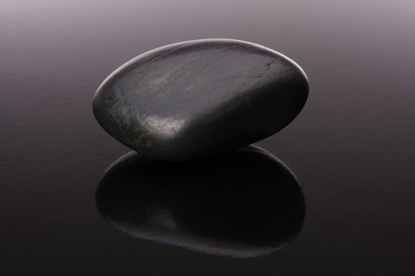 La pierre de protection noire : vertus et bienfaits révélés