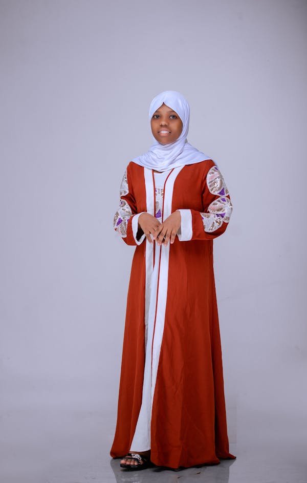 Élégance et tradition : votre abaya pour l'Aid 2025